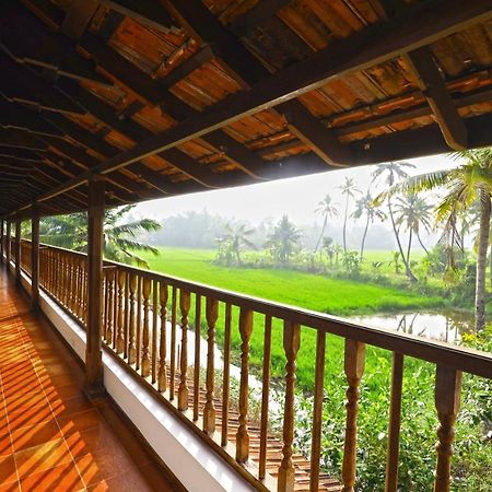 Kumarakom Heritage Resort Коттаям Экстерьер фото