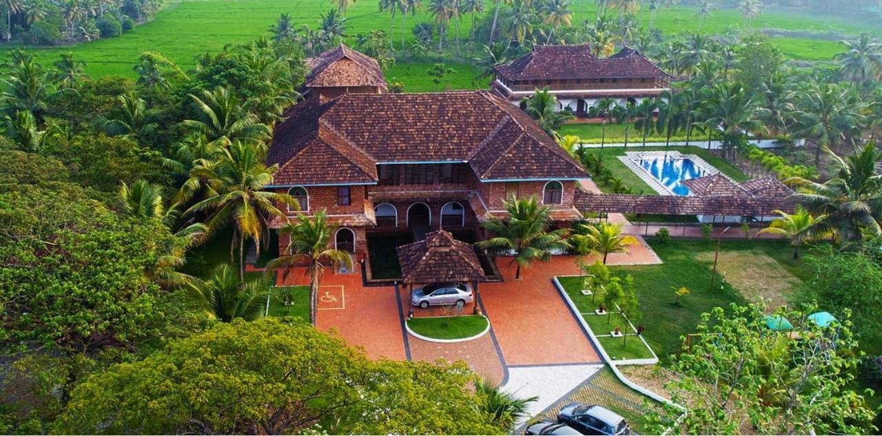 Kumarakom Heritage Resort Коттаям Экстерьер фото