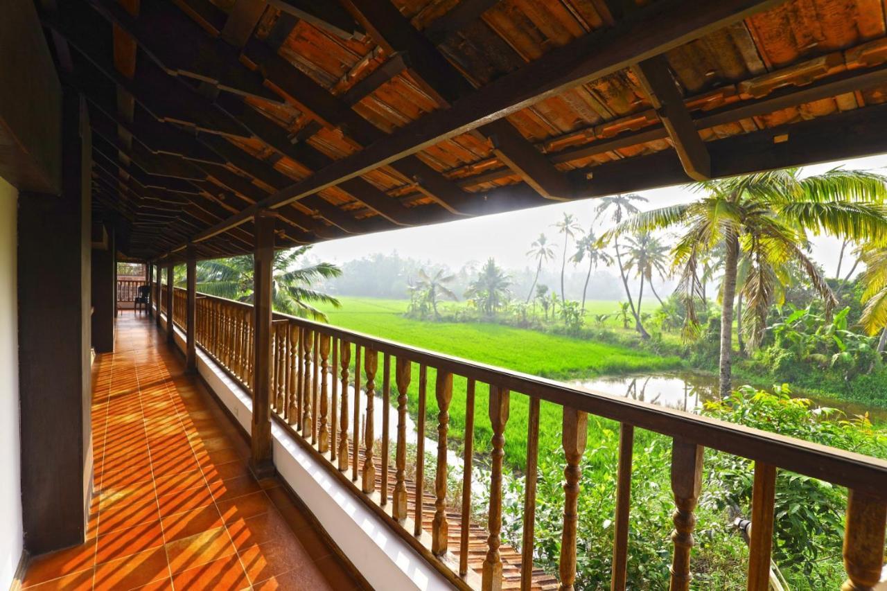 Kumarakom Heritage Resort Коттаям Экстерьер фото