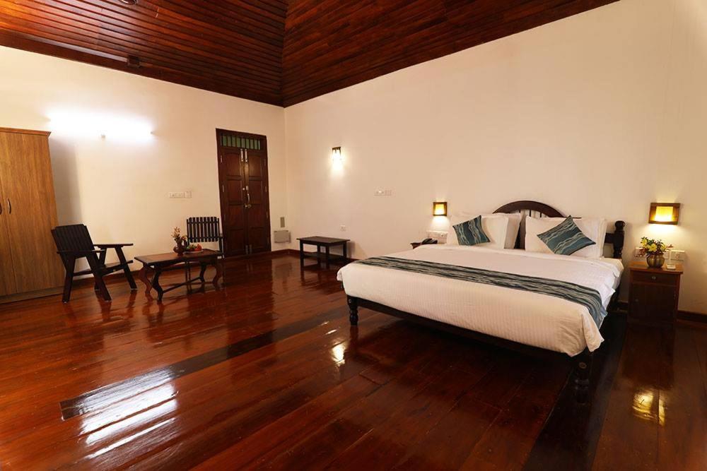 Kumarakom Heritage Resort Коттаям Экстерьер фото